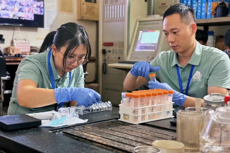 --> 兰州榆中通报“莴笋收购环节染色”：立案查处6家企业 央视新闻客户端 2026-09-05 17:05