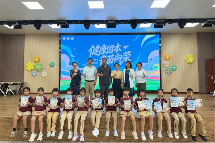 --> 近视和老花能抵消吗？答案来了→ 中央广播电视总台中国之声 2026-09-06 21:47